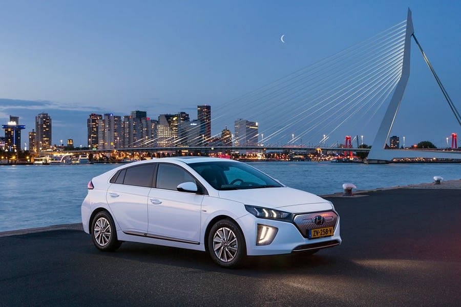 hyundai-ioniq-electric-polar-white-04